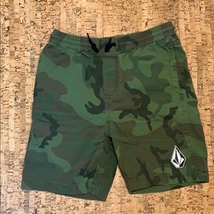 Volcom camo shorts